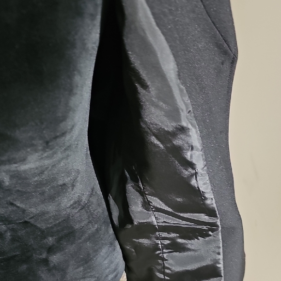 Sophisticated Black Women's Blazer with Gold Accents - Picture 5 of 7